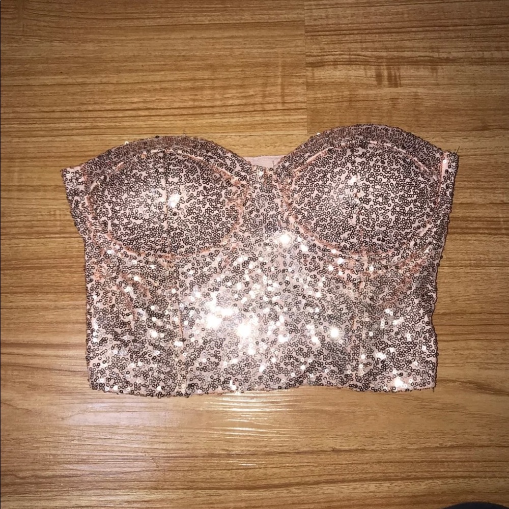 (SOLD)Light pink sequin crop top